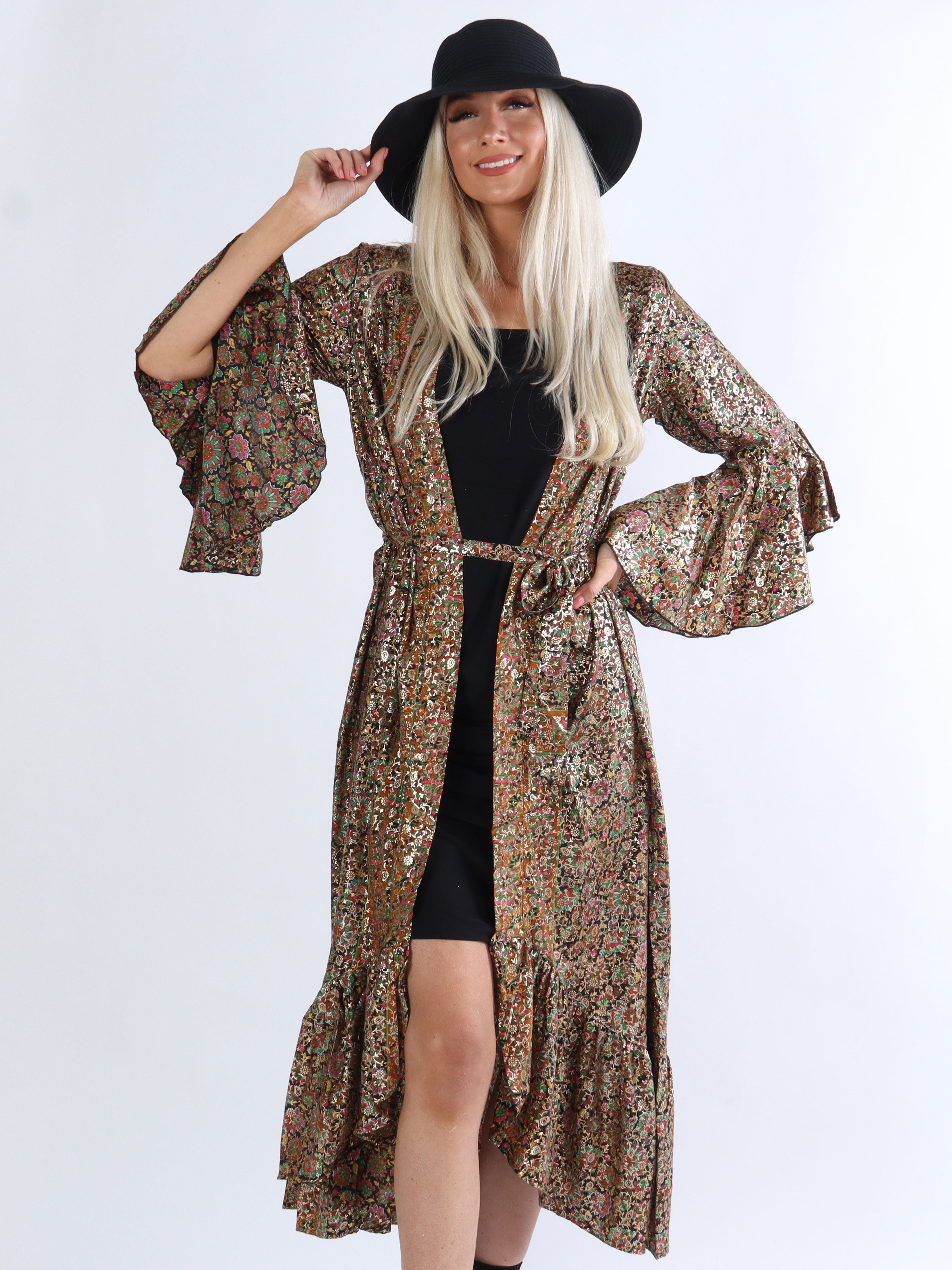 Tamina - Mönstrad kimono med gulddetaljer